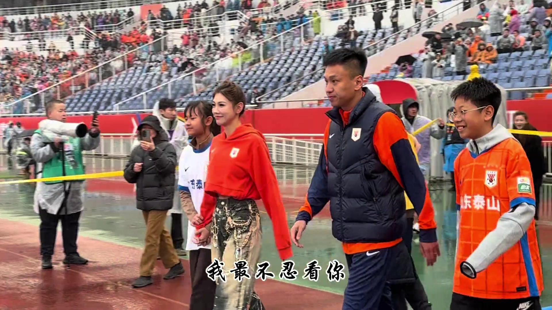 开云-1314解体！张弛退役仪式，王大雷动容落泪