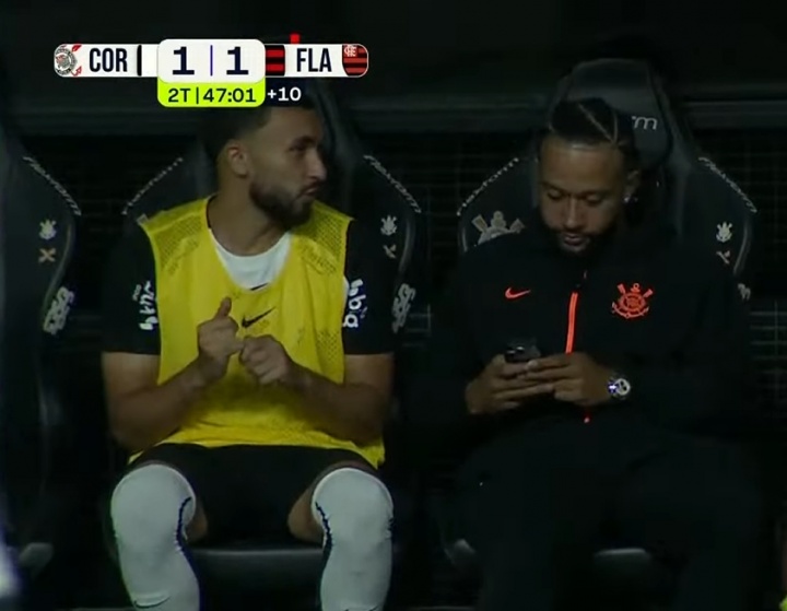 开云体育APP下载-玩手机最高禁6场！巴媒：德佩替补席玩手机若是定罪，预计停1-6场